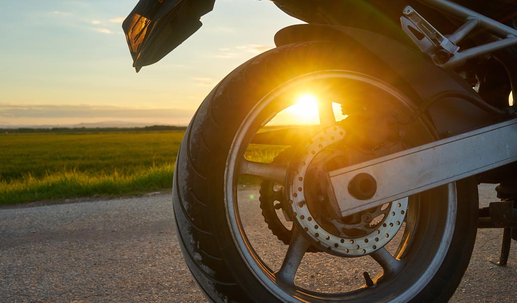 Controllo pressione pneumatici moto e scooter: cosa sapere