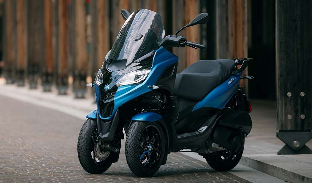 La famiglia degli scooter a tre ruote si allarga: è arrivato Piaggio MP3 310